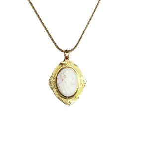 Vtg Carved Shell Cameo Necklace Lady Cameo Brass Setting Gold Tone Napier Chain